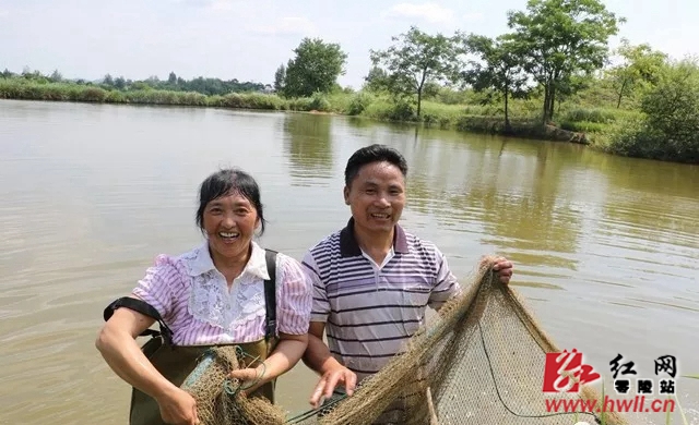 脱贫路上的笑脸总有一张打动你,脱贫攻坚群众幸福的笑脸