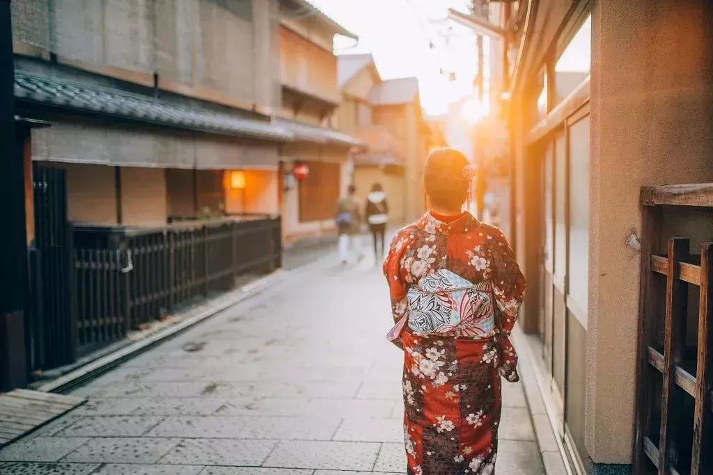 日本机场等候行李视频,日本搬行李视频