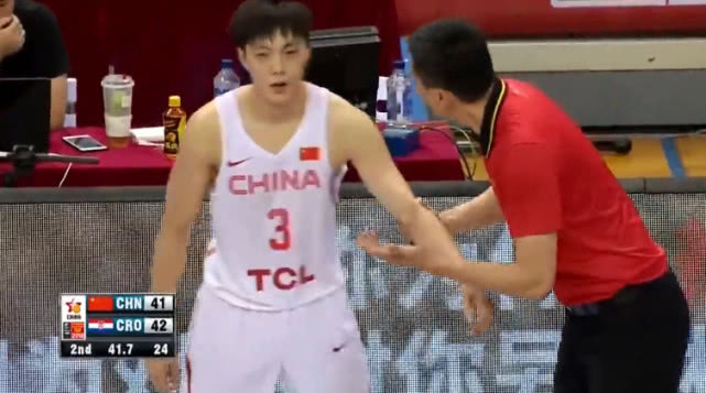 男篮惨败这几个人可以弃用,中国男篮末节失误葬送比赛