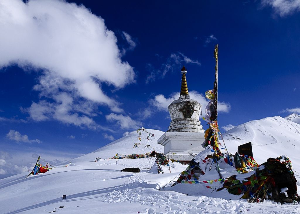 四姑娘山稻城亚丁色达线路,亚丁稻城和四姑娘山是一个地方