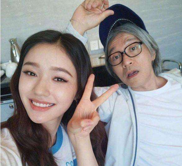 林允和星爷互动视频,林允拜见星爷视频