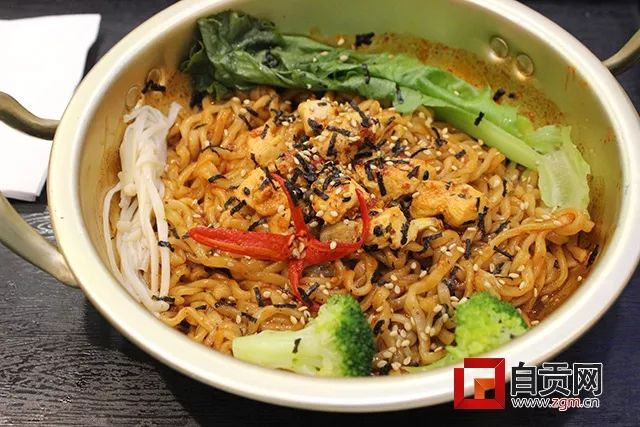 为什么饭店里的方便面那么好吃,第一次觉得方便面很好吃