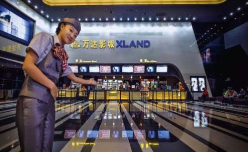 为什么电影院凳子好多都是红色的,为什么电影院椅子是红色的