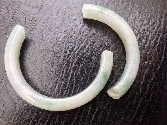 刚买的玉镯不小心摔碎了怎么处理,刚买的玉手镯摔碎了怎么办呢