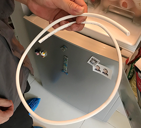 冰箱冷藏室有积水从哪来的？该怎么办？