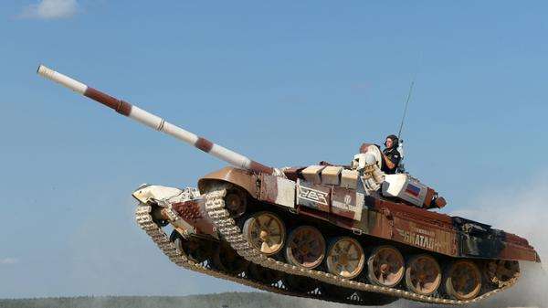 t72主战坦克比赛,t-72主战坦克被击中后瞬爆