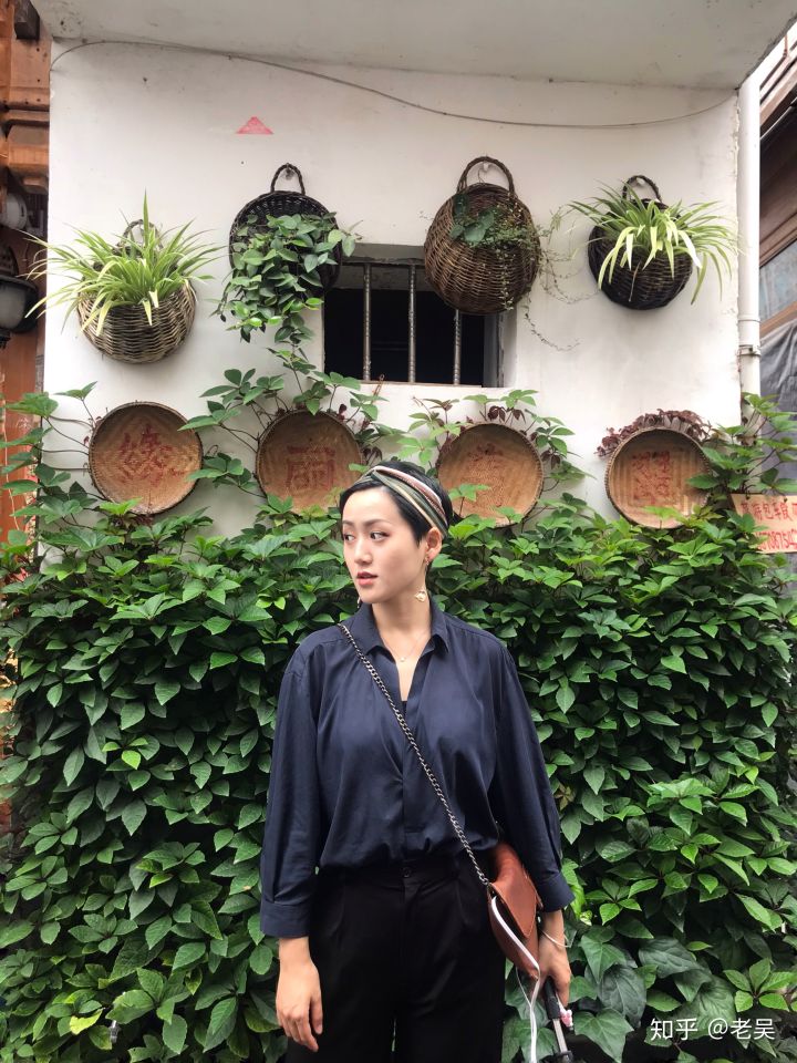 短发留发尴尬期40岁,短发怎么留长才不会尴尬