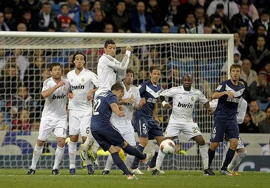 提高足球个人技术的十个简单练习,足球基本功训练过人零基础