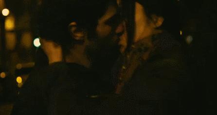 如此露骨的*欲情**，这片应该终生被禁