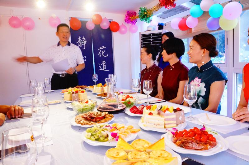 花艺冰酒岁月醇香护城河畔“醉尔红红酒沙龙”有品有魅力