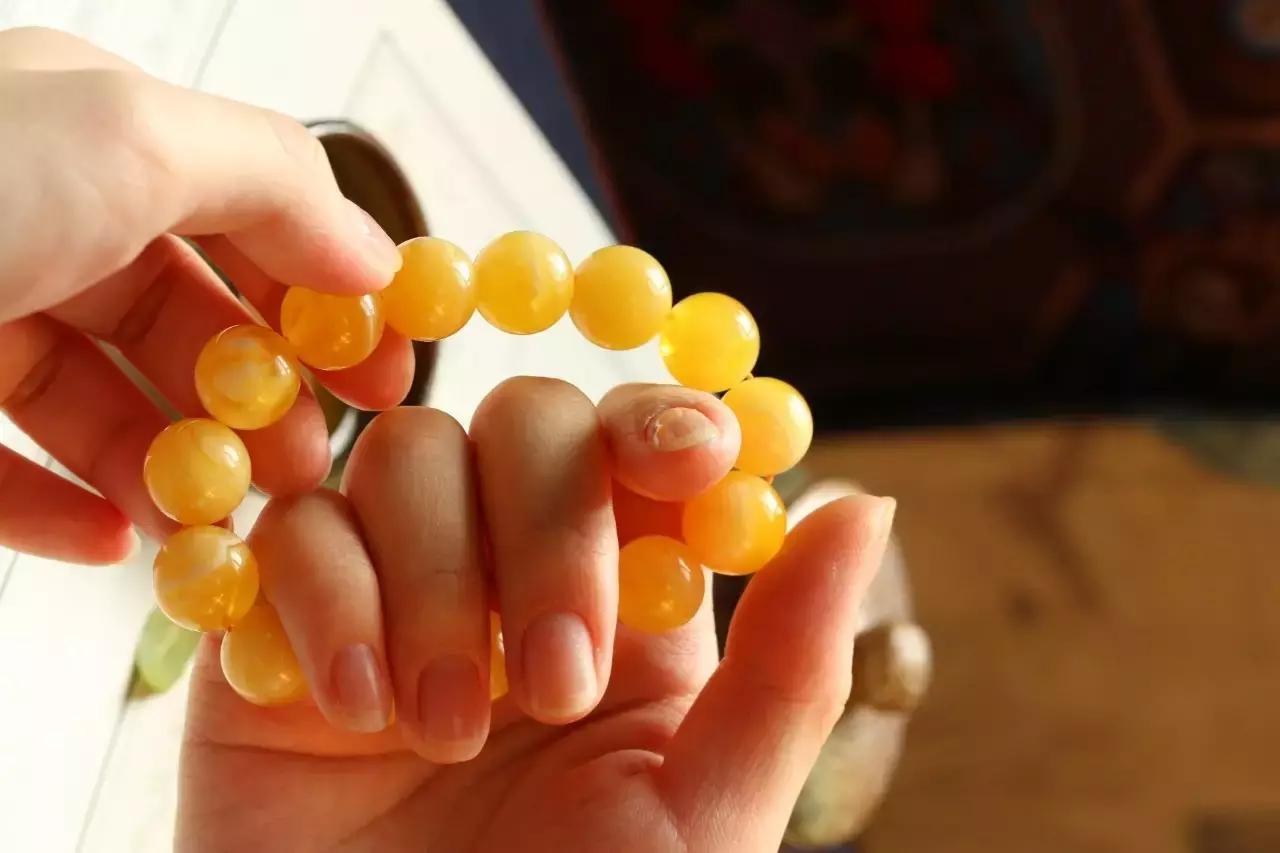 关于蜜蜡里的冰片,蜜蜡的种类和档次