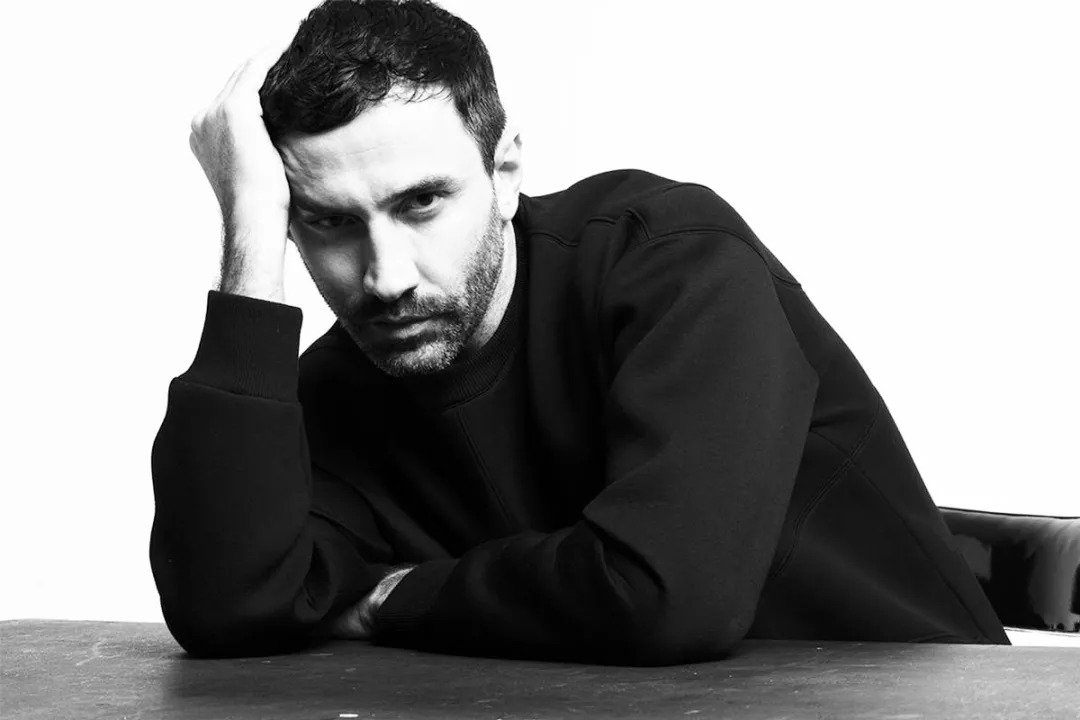 骑士与意大利组合，Burberry价值2.5亿以上的全身换血能否奏效？