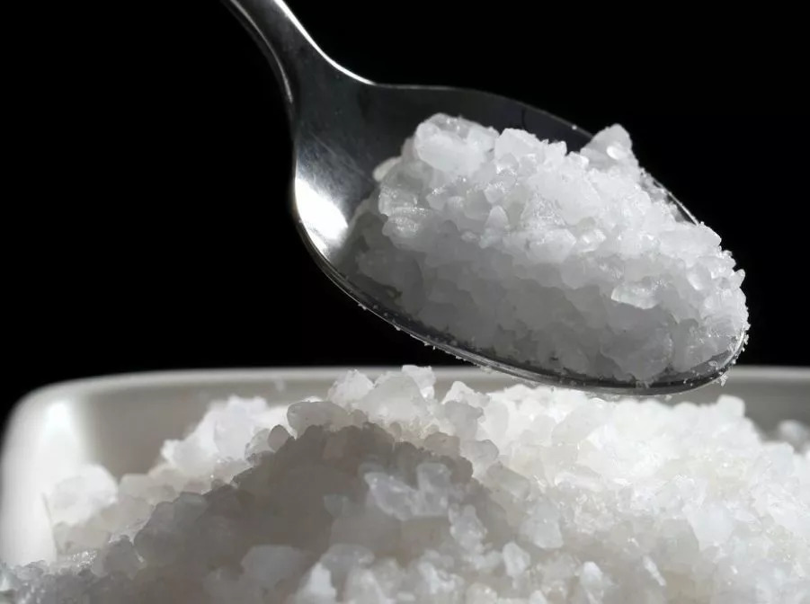 含有亚铁氰化钾的盐能食用吗,食用盐中的亚铁氰化钾有何害处