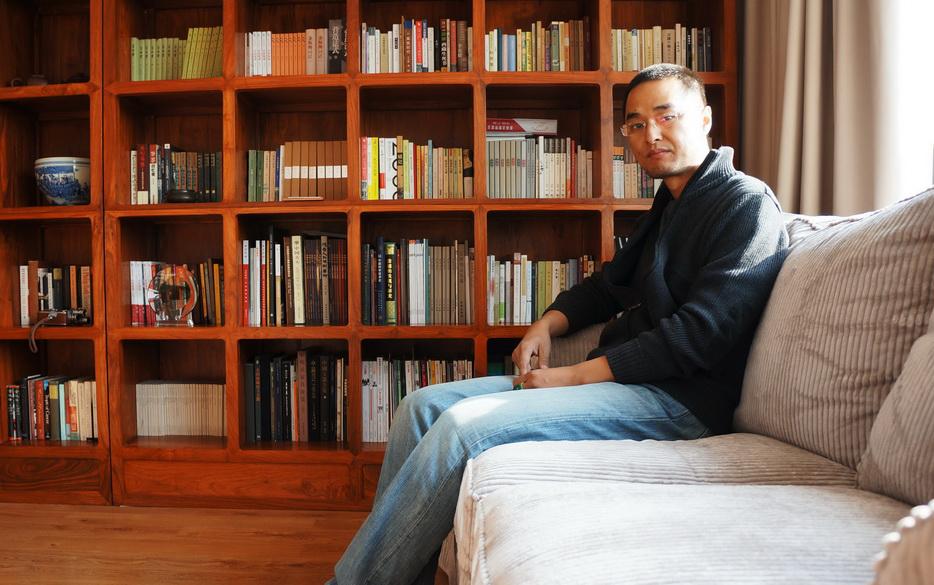 冯唐幼时第一本书，竟是泡妞秘籍，他如今上《奇葩说》被炮轰！