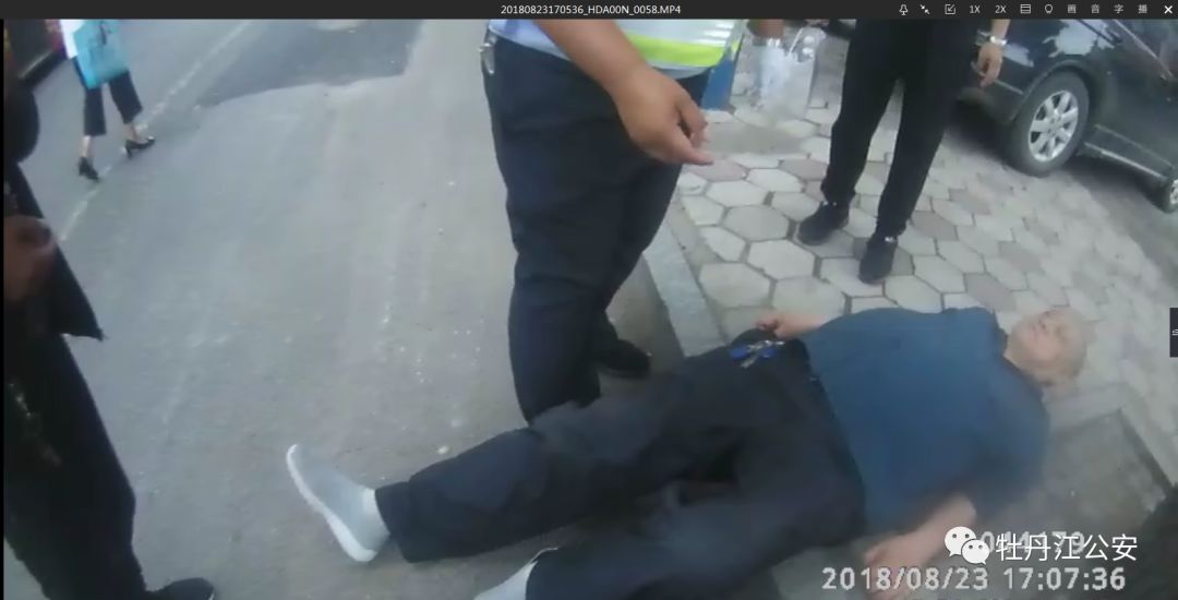 路遇老人摔倒扶与不扶,路遇老人摔倒最佳方案