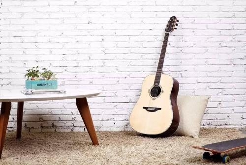 吉他初学总是碰到别的琴弦,吉他新手遇到其他调的谱咋办