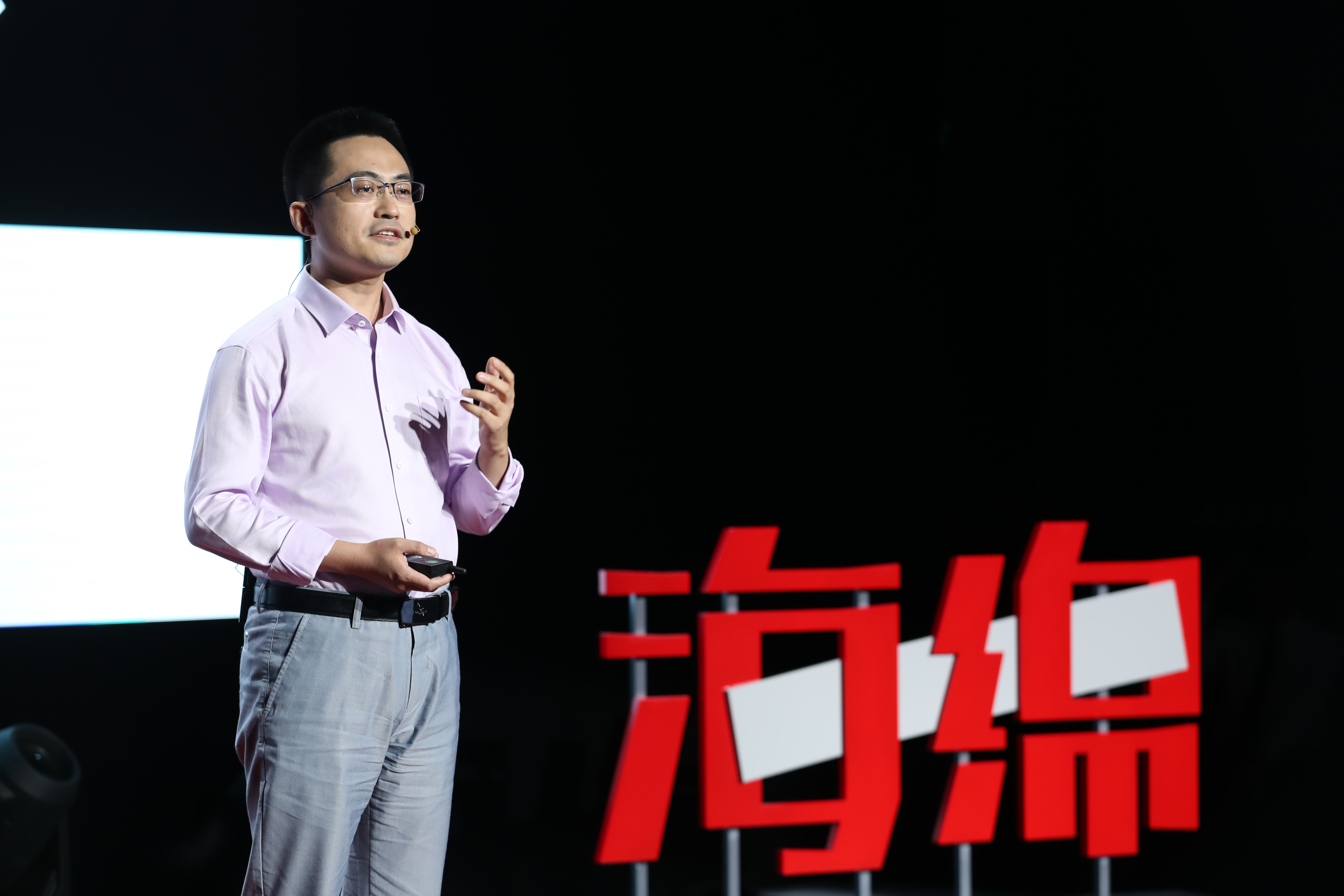 父亲脱发孩子会秃头吗,老公脱发会带有秃头基因吗