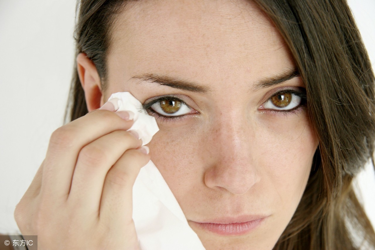 晨起眼睛充血是什么原因,晨起眼睛模糊是什么原因导致的