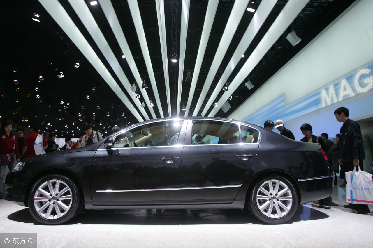 13年迈腾1.8t豪华版现在值得买吗,17年迈腾1.8t豪华版二手车多少钱