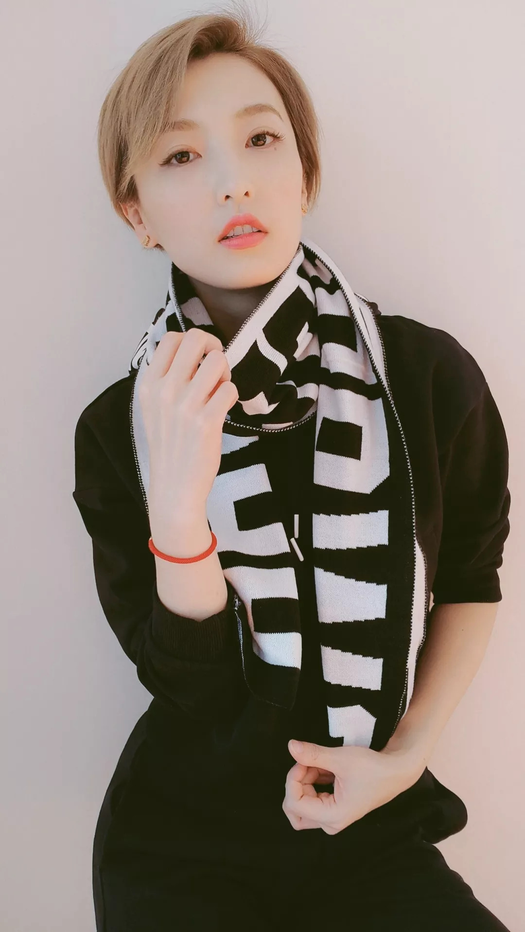 全智贤生完二胎，纤瘦似少女，小s与三个女儿合照像姐妹——产后恢复的好不好，决定了你是加速衰老还是逆生长！