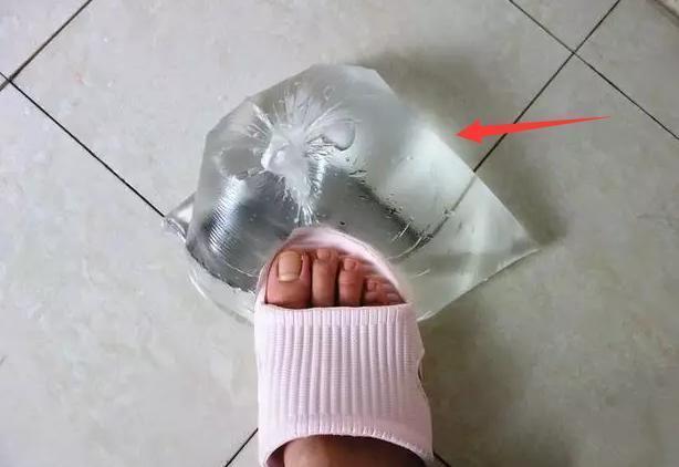 家里地漏总是有臭味？老师傅教你一招，不用拆卸就能轻松解决！