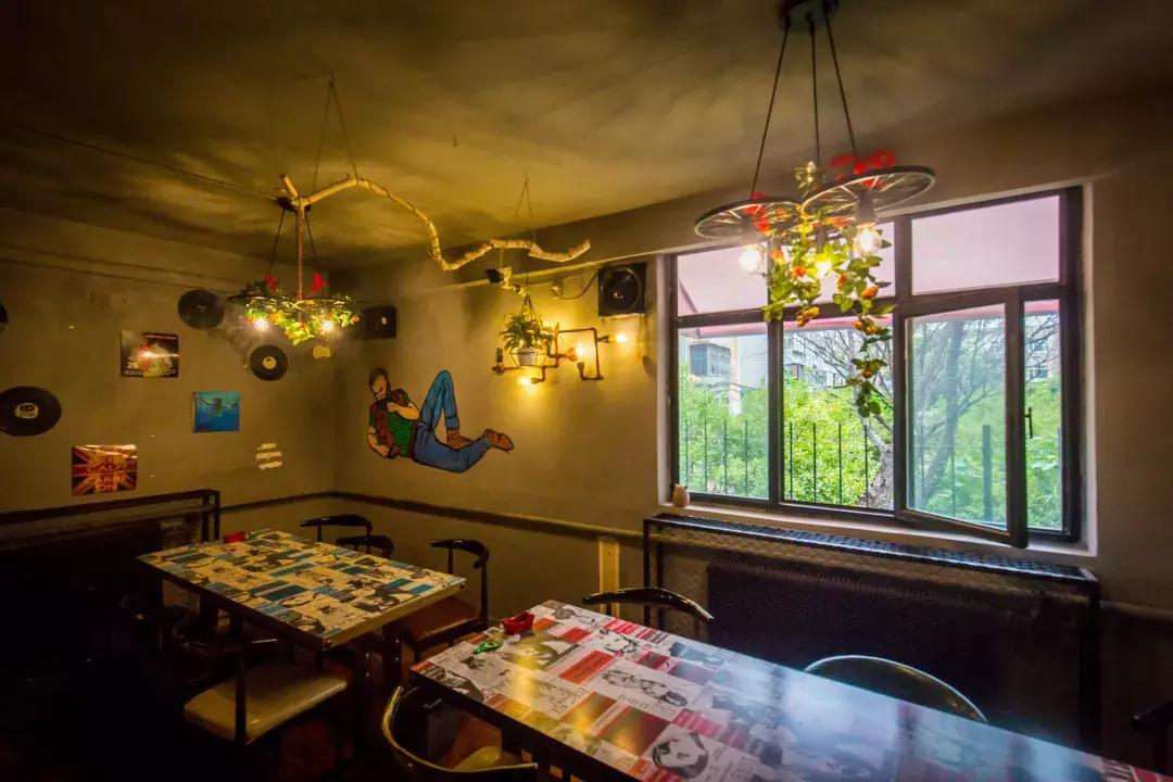 大连一家因为差评而火的店,大连风情街生意火爆