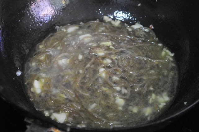 粉条煮一会就粘是假粉条吗,粉条煮出来发粘是真粉条吗