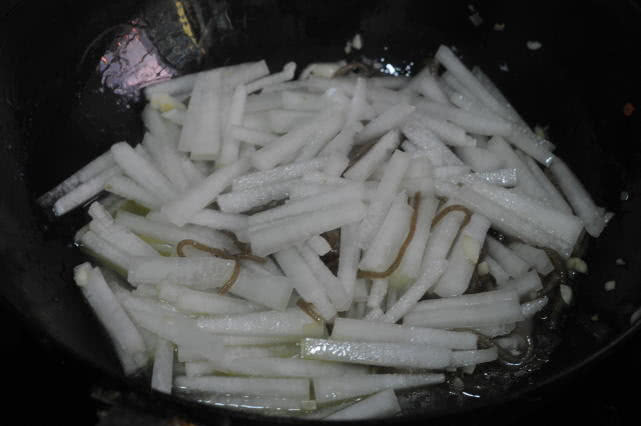 粉条煮一会就粘是假粉条吗,粉条煮出来发粘是真粉条吗