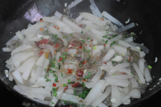 粉条煮一会就粘是假粉条吗,粉条煮出来发粘是真粉条吗