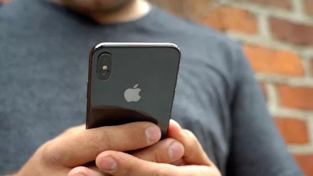 美国人买苹果手机是不是很多啊,美国人买iphone是不是很轻松