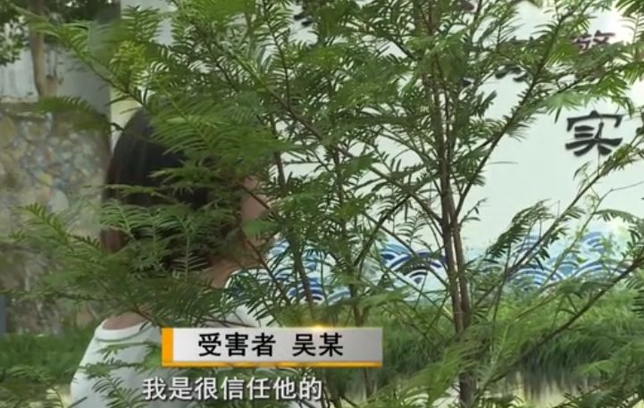 「晋江囧仙」好事将近，男子却趁女友洗澡时，做出如此荒唐的事！