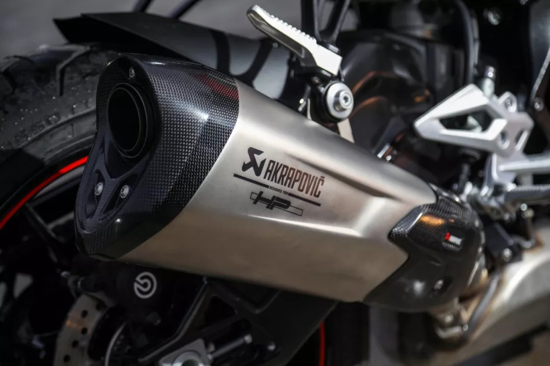 宝马s1000r改新s1000rr,宝马s1000r和本田cb1000r