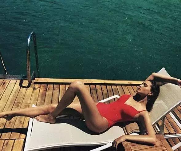 天呐！19岁=36D胸+大长腿，为什么没把我生得这么美！