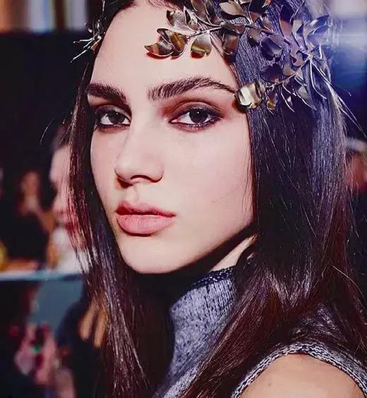 天呐！19岁=36D胸+大长腿，为什么没把我生得这么美！