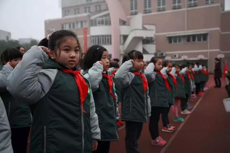 开学穿校服怎么办,开学如何整理夏天校服