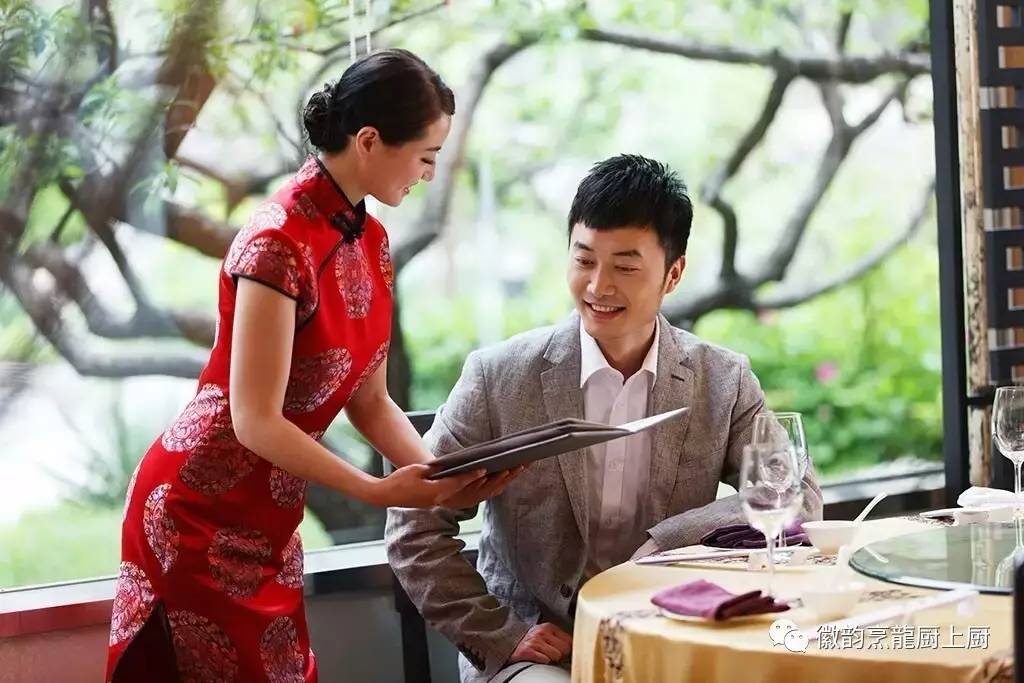 餐饮服务员存在哪些缺点,服务员的态度和意义