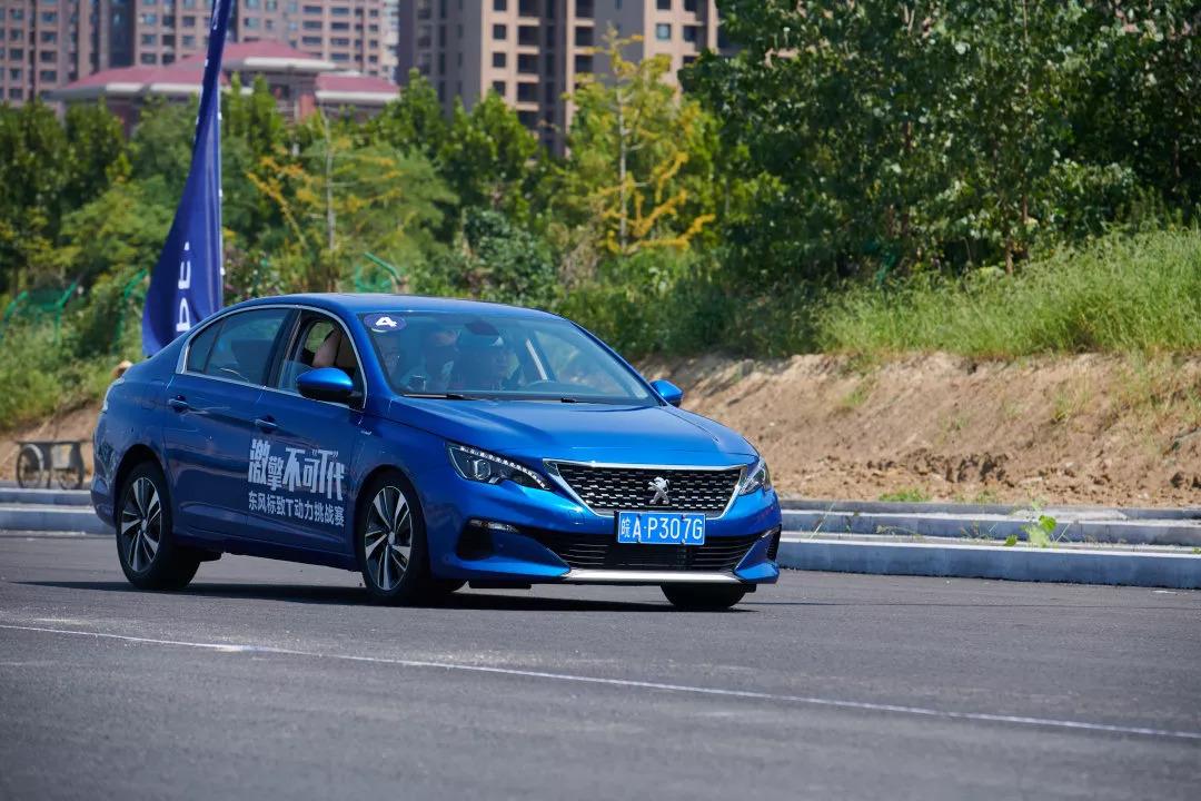 试驾标致4082013款2.0手自一体,试驾标致4081.8l多大马力