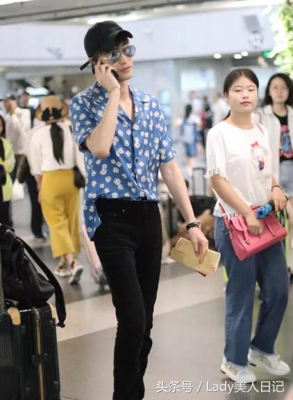 王源蓝色格子衬衫,王源王牌蓝色衬衫