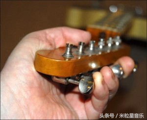 调节吉他琴颈的时候要松弦吗,古典吉他琴颈弯曲怎样调节