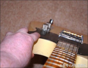 调节吉他琴颈的时候要松弦吗,古典吉他琴颈弯曲怎样调节