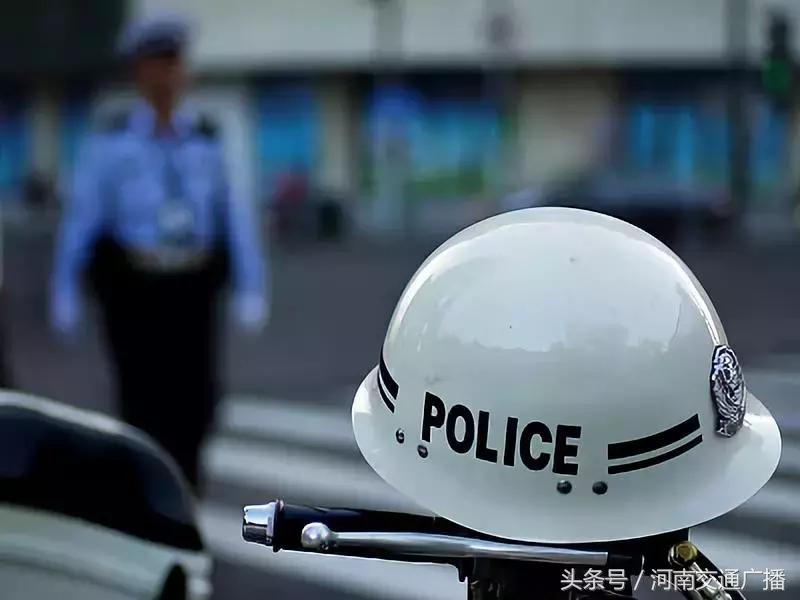 小伙开跑车法拉利炸街被路人教育,男子深夜开走兰博基尼被警察抓