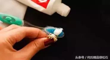 首饰脏了怎么办？不要仍在首饰盒里，分分钟焕然一焕新！