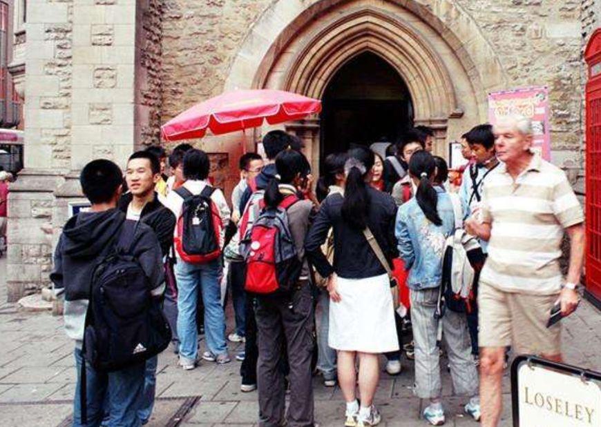 旅游自由行和跟团哪个合适,去新疆旅游跟团好还是自由行好