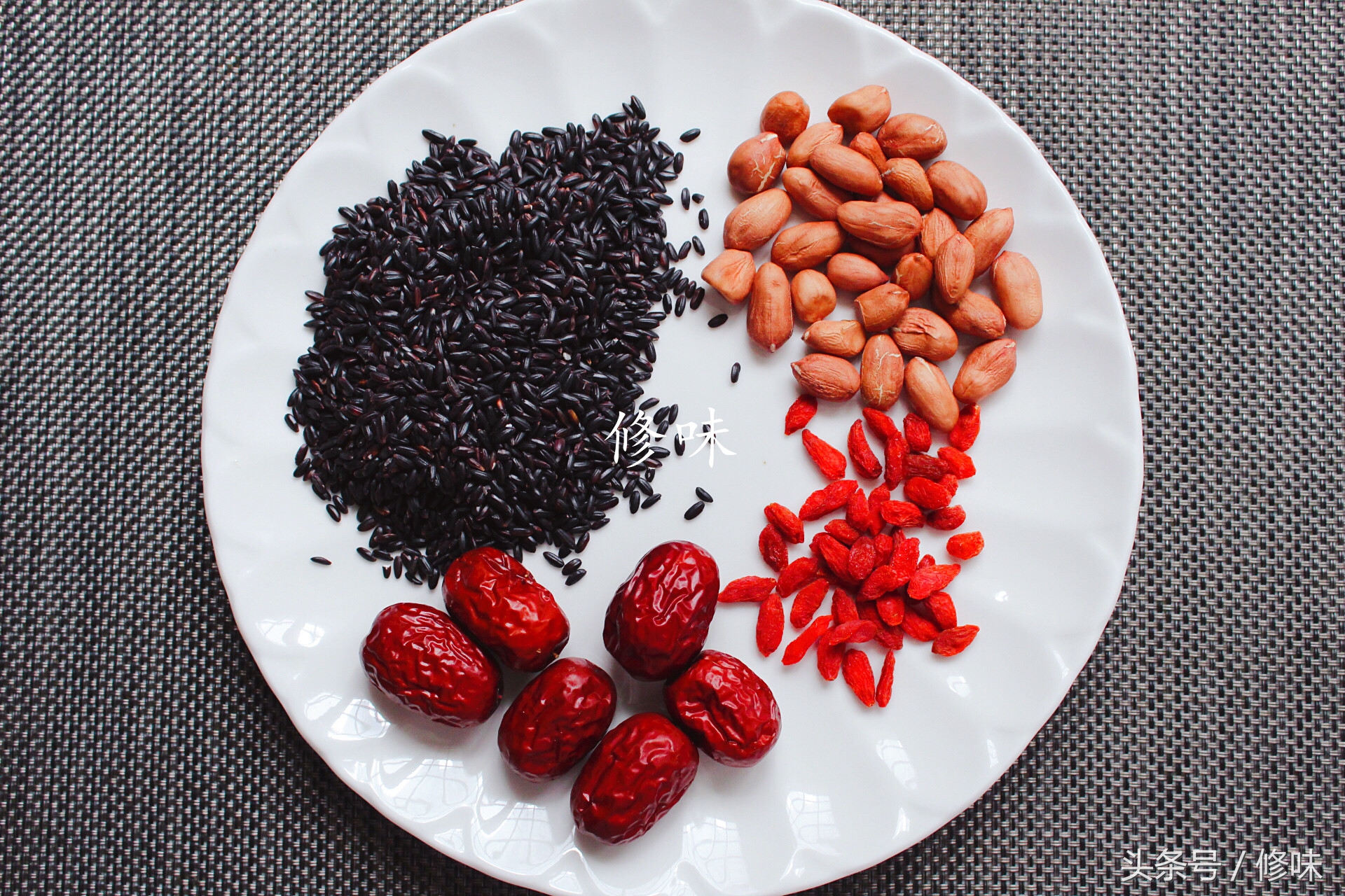 大米粥怎么做补血,煮大米粥放什么煮能补血补气的