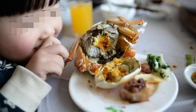 小孩感染肺吸虫,2岁女童吃河蟹肺吸虫