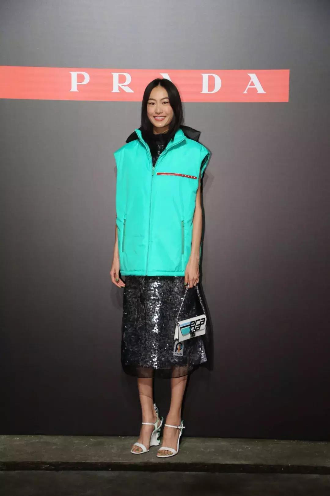 谁说只有优雅女人能穿Prada？现在它早被年轻人抢疯了