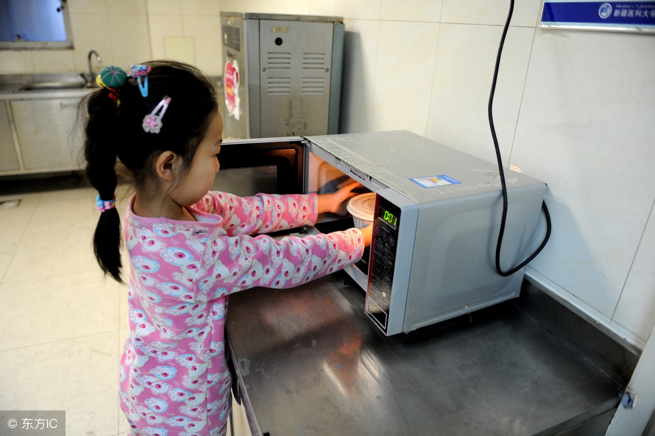 微波炉和电磁炉哪个适用,微波炉使用要关注什么问题