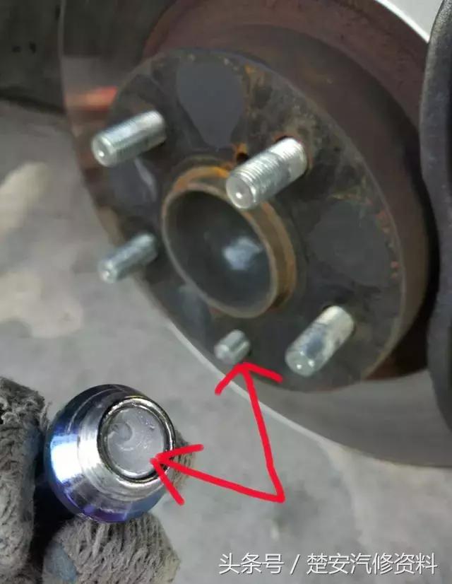 汽车轮胎螺丝断一根怎么修,轮胎螺丝拧得太紧行驶中会断吗