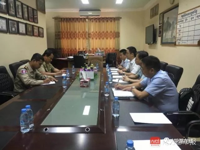 男子为赚钱逼女友直播短视频,男子为赚钱逼女友直播