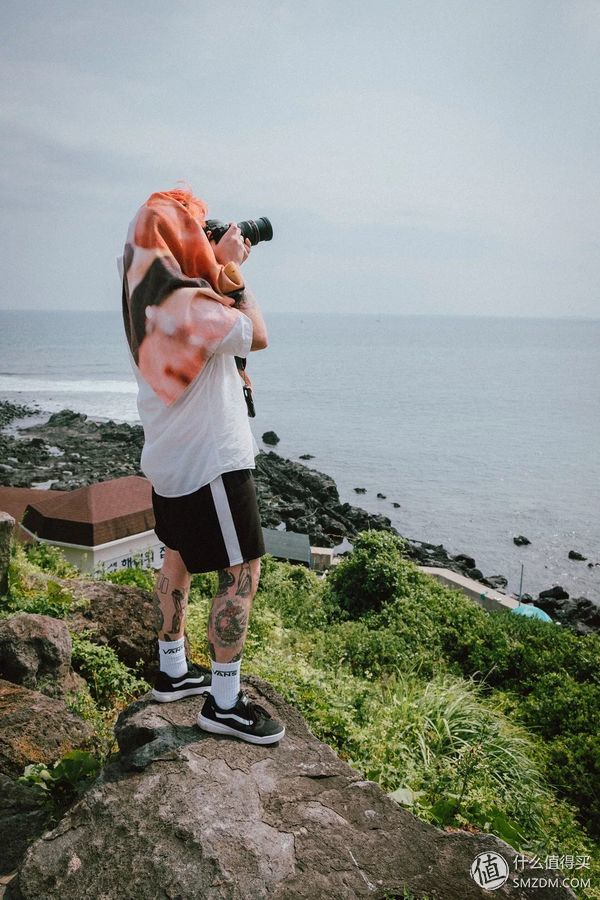 人潮汹涌穿衣打扮有多重要,哪款旅游鞋又百搭又好穿